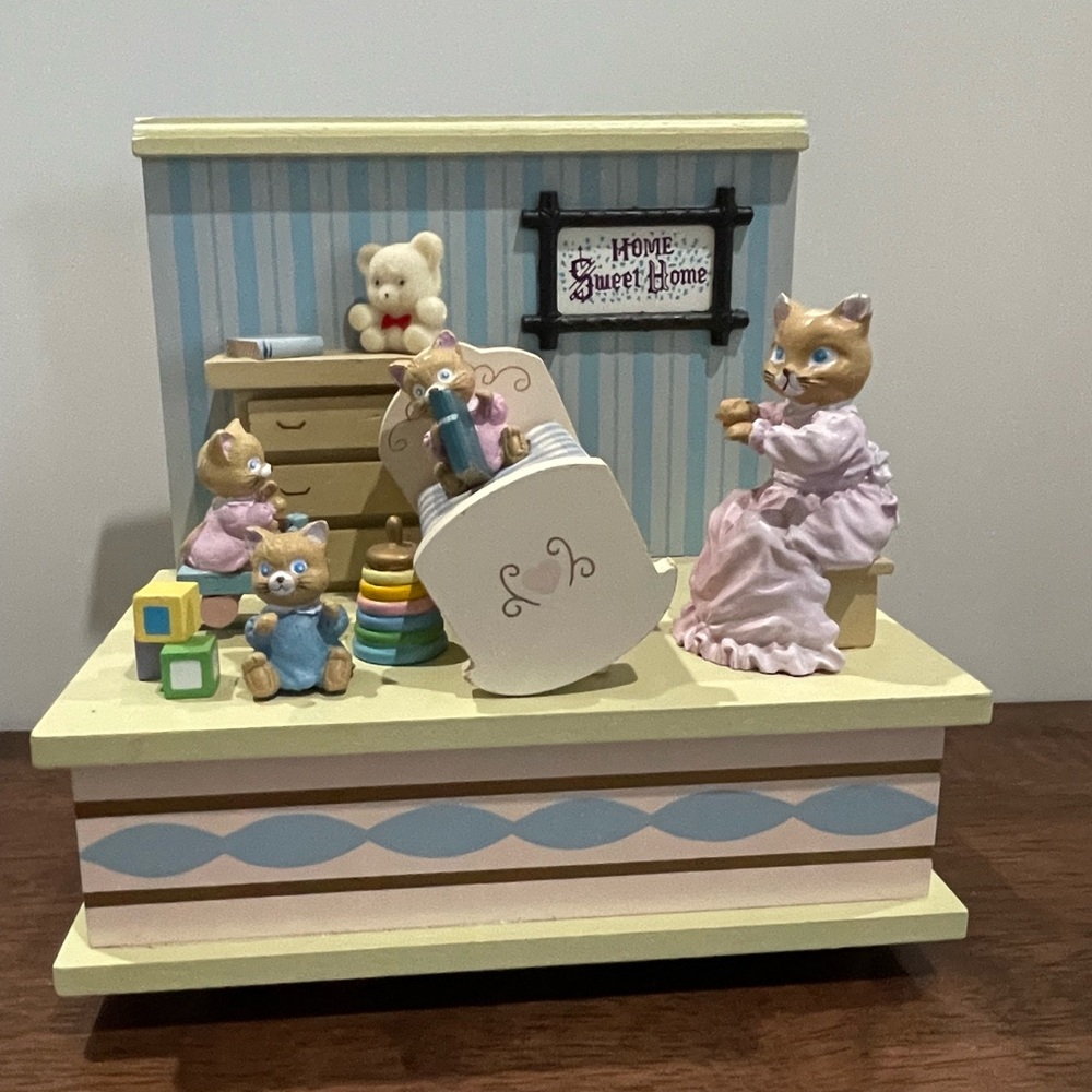 ✨Charming Cat Family Music Box✨